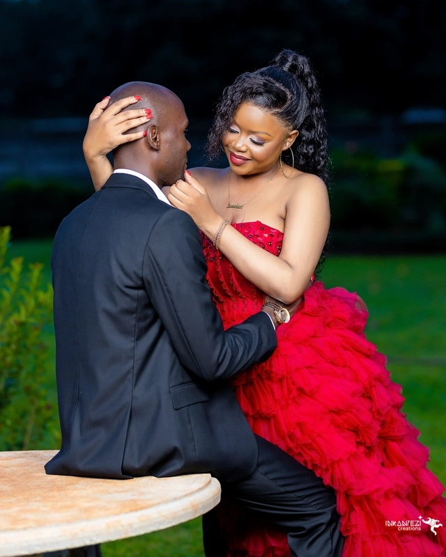 Couple comfortable during pre-wedding session