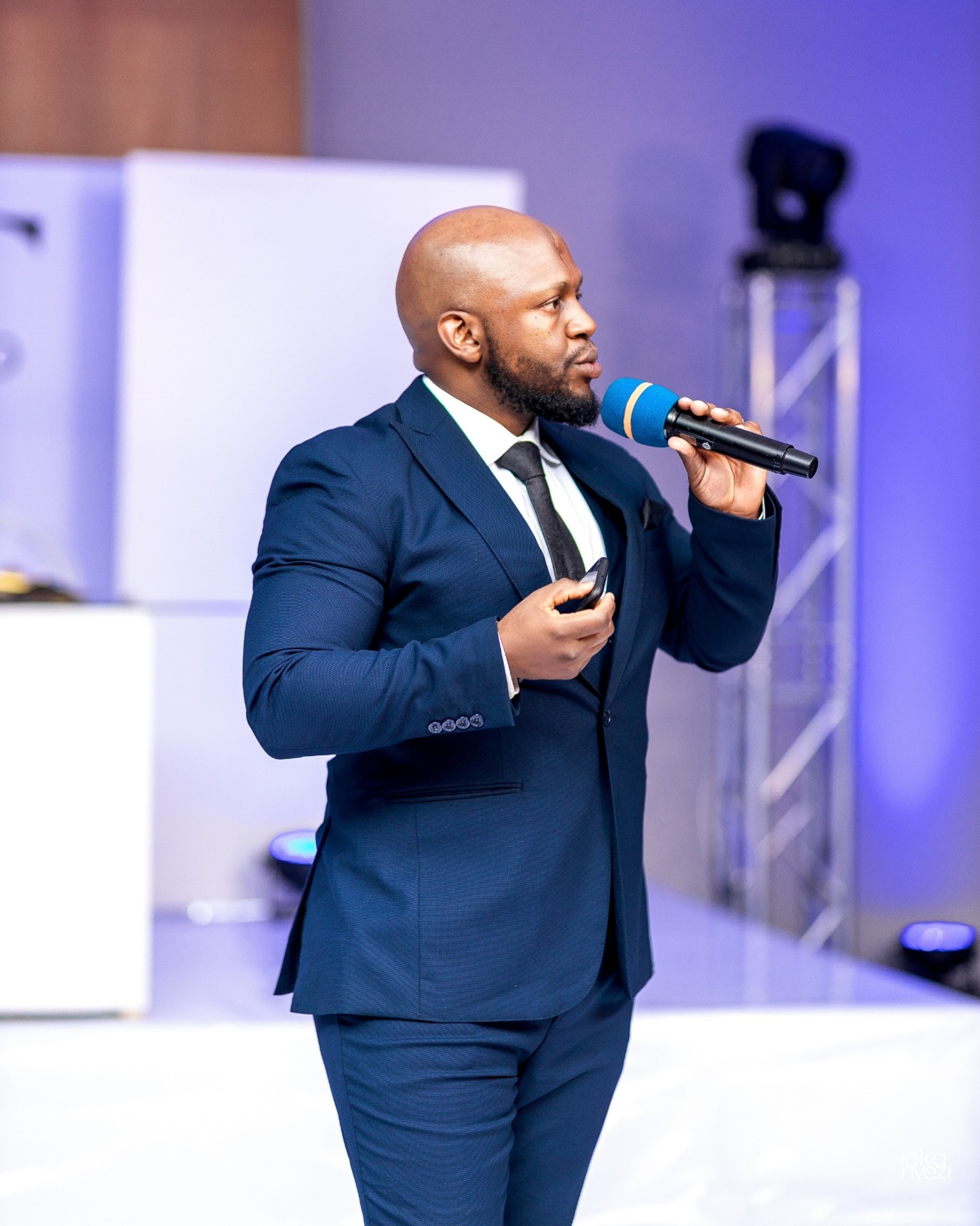 MC Tate at a wedding