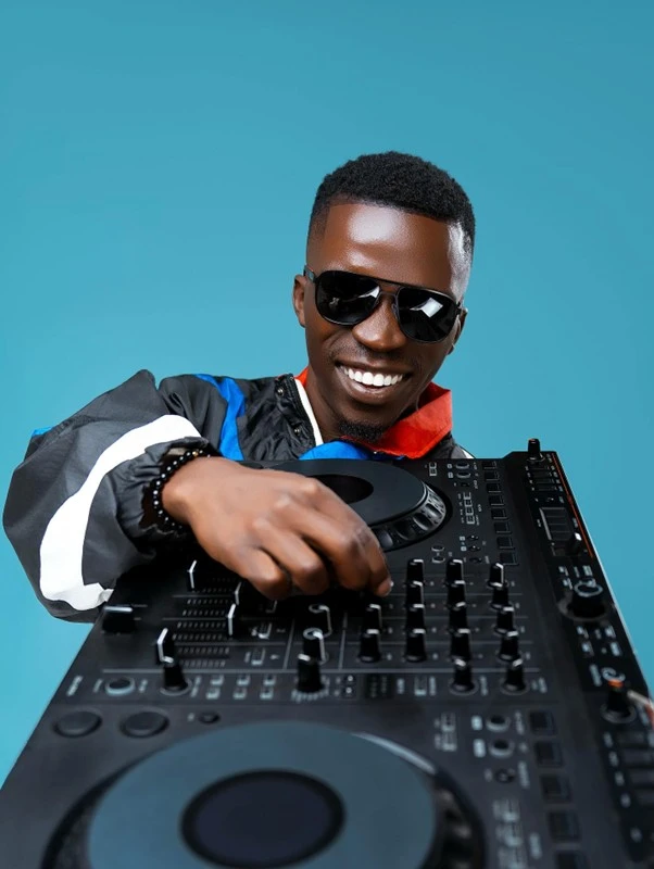 DJ Kimo performing